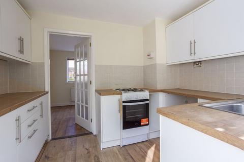 3 bedroom terraced house to rent, Fieldway, Haslemere