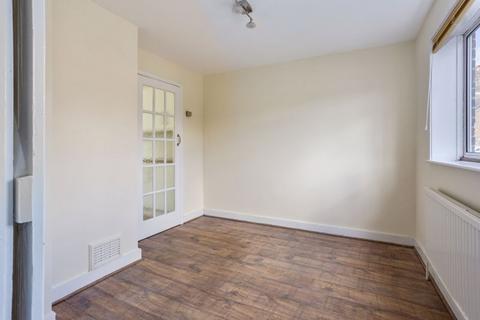 3 bedroom terraced house to rent, Fieldway, Haslemere