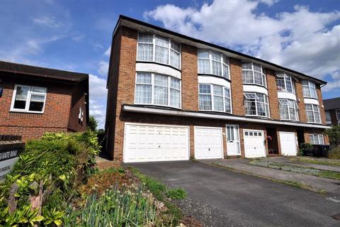 3 bedroom townhouse for sale, Spacious living Close to New Malden's Bustling Centre