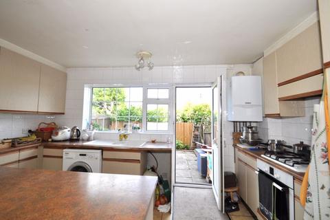 undefined, Spacious living Close to New Malden's Bustling Centre