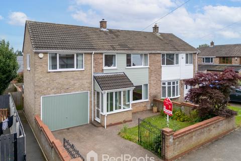 4 bedroom semi-detached house for sale, Springvale Road, Pontefract WF9