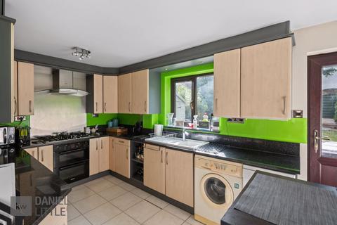 4 bedroom detached house for sale, Heron Road, Colchester, Essex