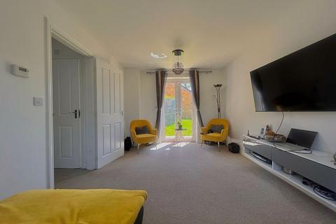 3 bedroom semi-detached house for sale, Dray Gardens, Warden Hills, Luton