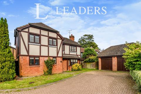 4 bedroom detached house to rent, Radolphs, Tadworth