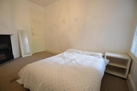 2 bedroom apartment to rent, Shelton Road, London SW19