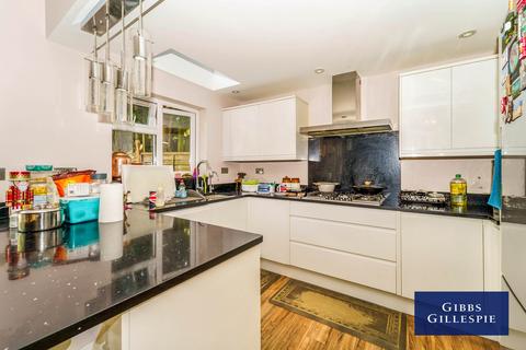 6 bedroom semi-detached house to rent, Bowen Road, Harrow, HA1 4DD