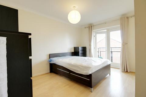 2 bedroom flat to rent, Windsor Hall, Britannia Village, E16
