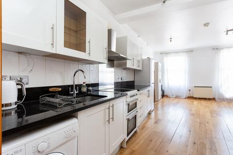 1 bedroom flat to rent, Clapham Common South Side