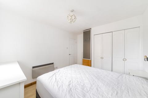 2 bedroom flat to rent, Vicars Bridge Close, HA0 1XQ