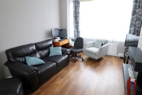 3 bedroom semi-detached house to rent, Hart Hill - Stopsley - LU2