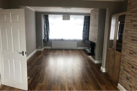 3 bedroom semi-detached house to rent, Hart Hill - Stopsley - LU2