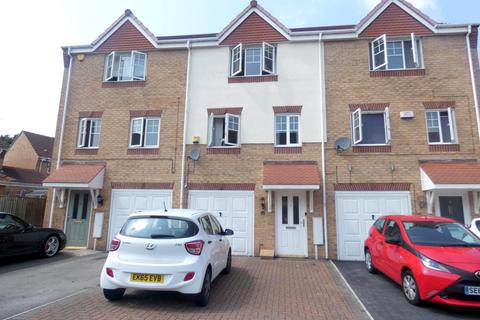 3 bedroom townhouse to rent, Whiterose Avenue, Berry Hill