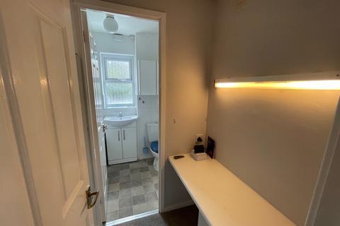 Studio to rent, Captains Place, Southampton