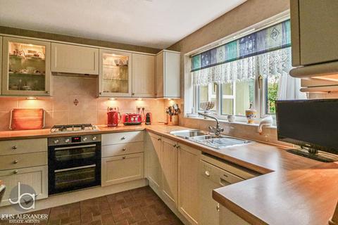 4 bedroom detached house for sale, Frietuna Road, Frinton-on-Sea