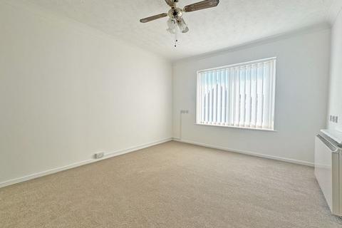 1 bedroom apartment for sale, Hucclecote Road, Gloucester