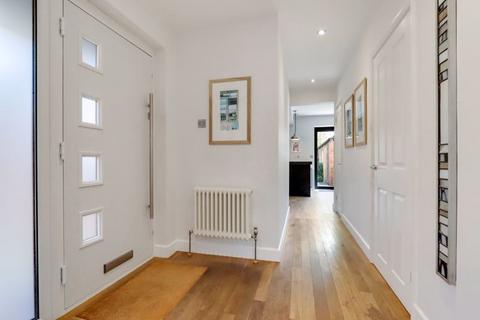 35 Commonfields, West End, Woking, GU24 9JA