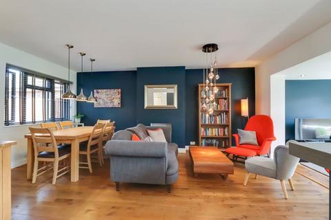 35 Commonfields, West End, Woking, GU24 9JA