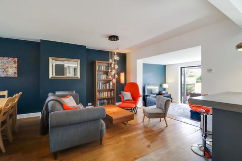 35 Commonfields, West End, Woking, GU24 9JA