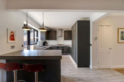 35 Commonfields, West End, Woking, GU24 9JA