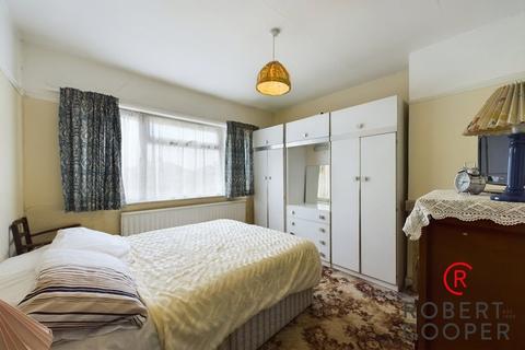 76 Warwick Avenue, Harrow, HA2 8RD