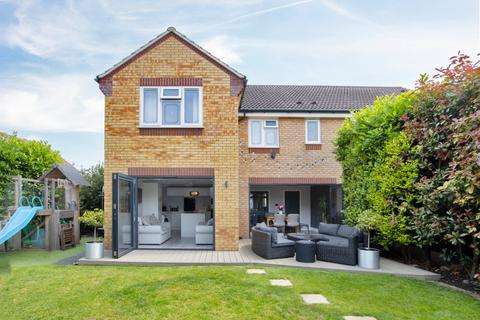 32 Cookson Grove, Erith, DA8 1YE