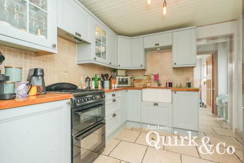 3 bedroom semi-detached house for sale, Hope Road, Canvey Island, SS8