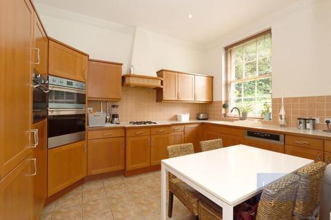 4 bedroom terraced house for sale, High Road, Chigwell IG7