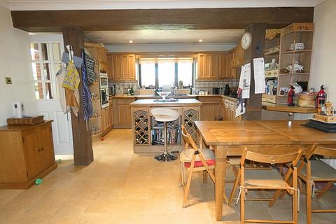 5 bedroom detached house for sale, Oakwood Avenue West Mersea, CO5 8AX