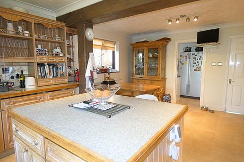 5 bedroom detached house for sale, Oakwood Avenue West Mersea, CO5 8AX