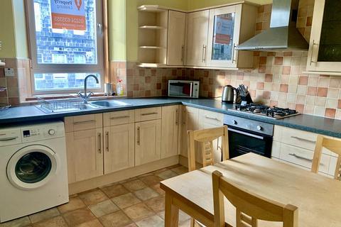 2 bedroom flat to rent, Urquhart Road, Top Floor, AB24