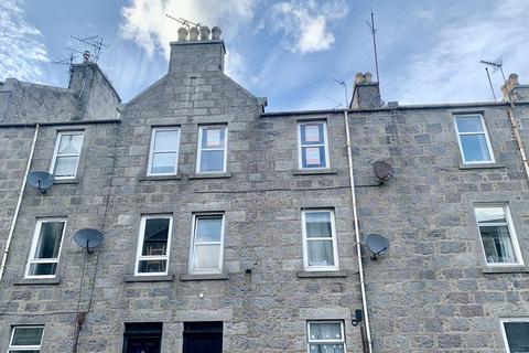 2 bedroom flat to rent, Urquhart Road, Top Floor, AB24