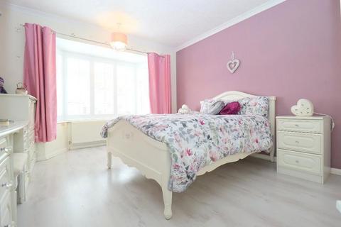 2 bedroom bungalow for sale, Cranbrook Drive, Sundon Park, Luton, Bedfordshire, LU3 3EW
