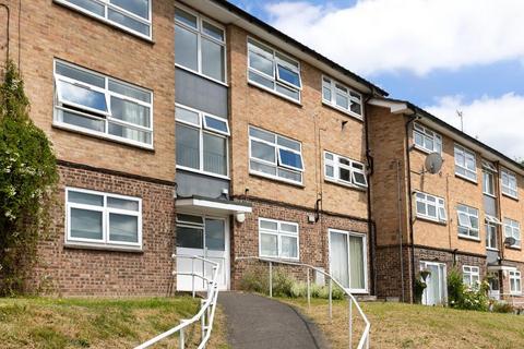 2 bedroom flat for sale, Edgeworth Close, Whyteleafe, CR3 0BW