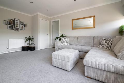 2 bedroom flat for sale, Edgeworth Close, Whyteleafe, CR3 0BW