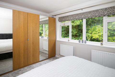 11 Edgeworth Close, Whyteleafe, CR3 0BW