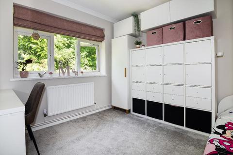11 Edgeworth Close, Whyteleafe, CR3 0BW
