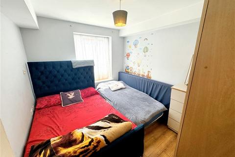 2 bedroom flat to rent, Albatross Close, Beckton