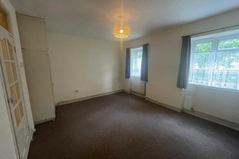 Ground floor flat to rent, Shenstone House  Aldrington Road  Furzedown SW16