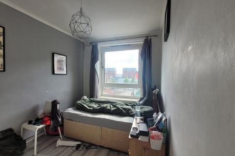 3 bedroom flat to rent, Biscott House, Devas Street, London