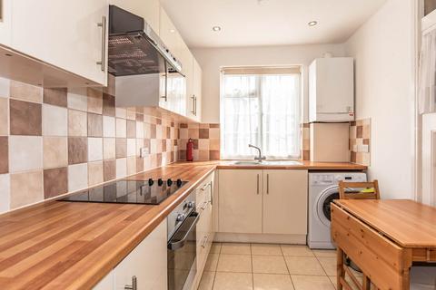 2 bedroom apartment to rent, Palmers Road, London N11