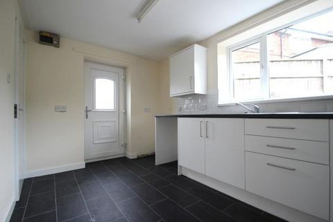 3 bedroom semi-detached house to rent, Somerset Avenue