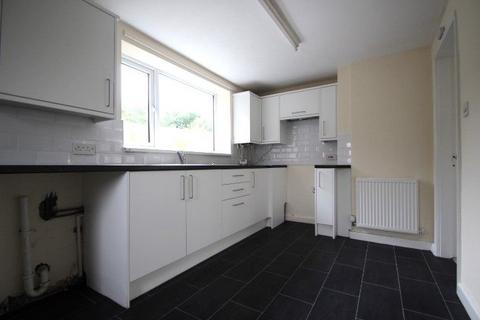 3 bedroom semi-detached house to rent, Somerset Avenue