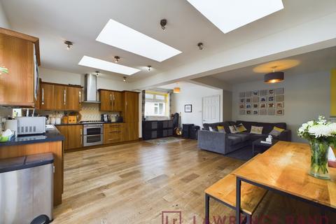 4 Denbigh Close, Ruislip, HA4 6JU