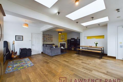 4 Denbigh Close, Ruislip, HA4 6JU
