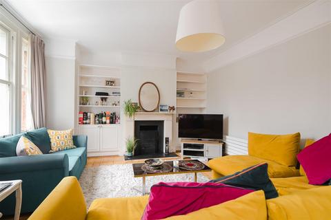 3 bedroom maisonette to rent, Lyric Road, London