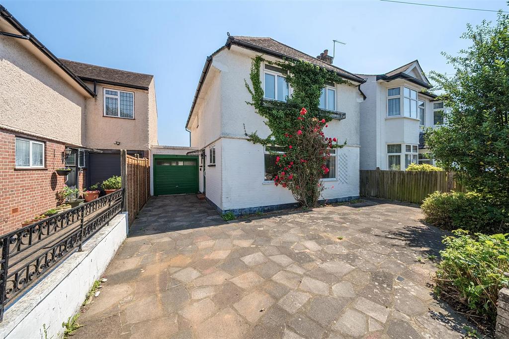 Whitchurch Gardens, Edgware 4 bed detached house for sale £800,000