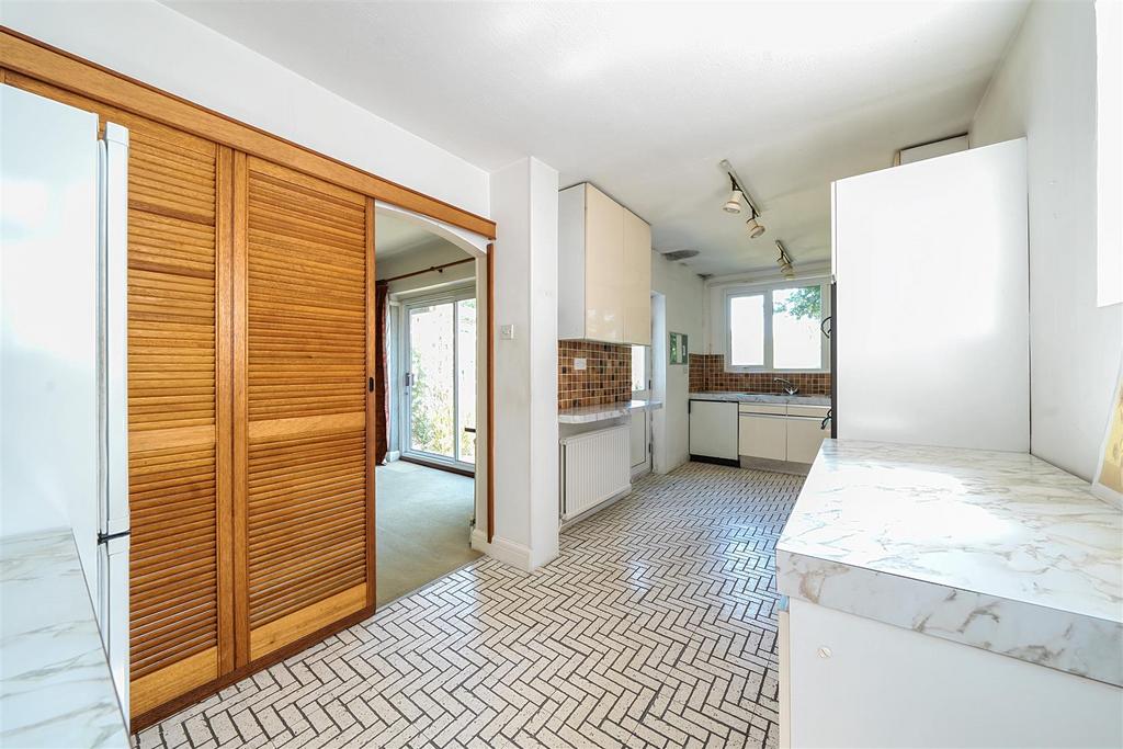 Whitchurch Gardens, Edgware 4 bed detached house for sale £800,000
