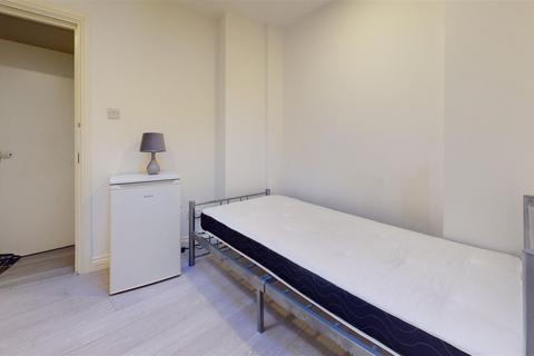 1 bedroom property to rent, Harrow Road, Kensal Green NW10