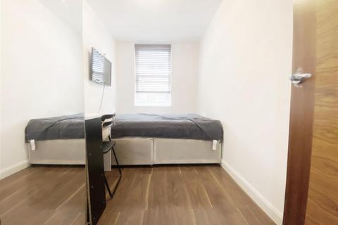 3 bedroom flat to rent, Great Titchfield Street, London