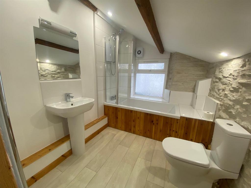 Bathroom east.png